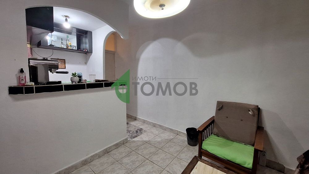 Тристаен апартамент в кв. Железник