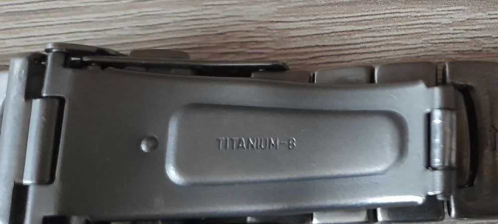 Bratara ceas Seiko din titan - valabil doar in Oradea