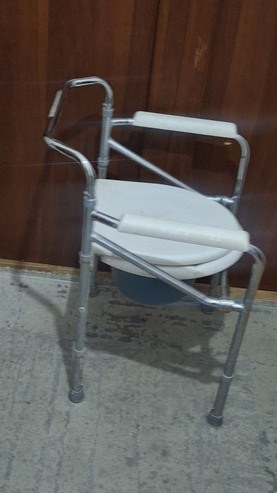 Санитарный.   стул