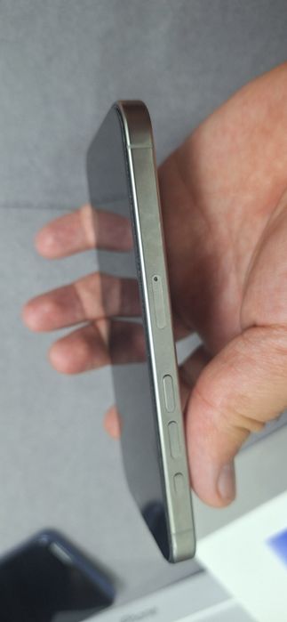 Продам телефон Apple iPhone 15 pro на 256