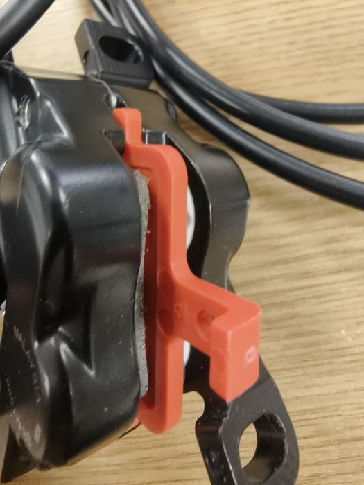 4-бутална задна спирачка Shimano BL-MT501/BR-MT520 - хидравлична диск