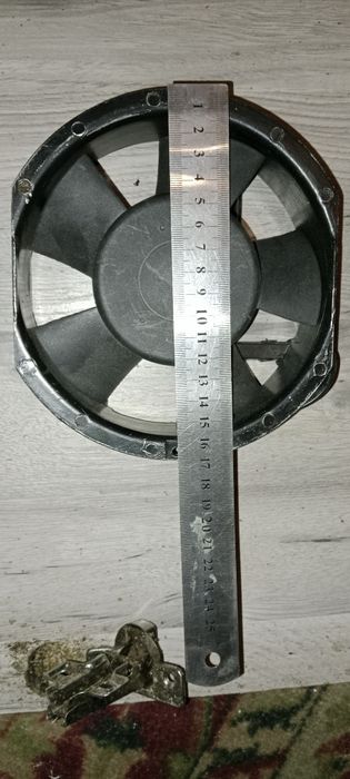 Вентилятор промышленный работает