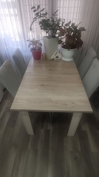 Продам кухонный стол с стульями