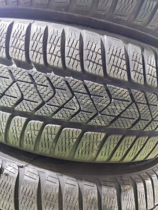 4 бр зимни 225/55/17 Pirelli runflatt
