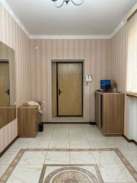 Продается коттедж на 12мкр по горячей цене