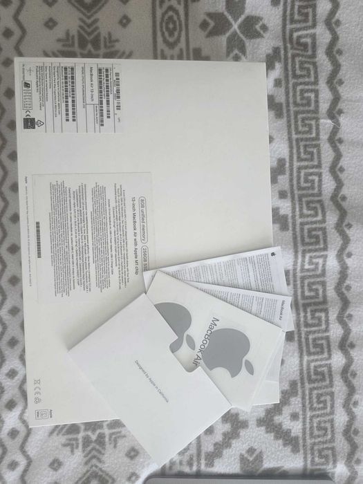 MacBook Air 13-inch,Apple M1 , 8 CPU si 7 nuclee GPU, 8GB, 256GB