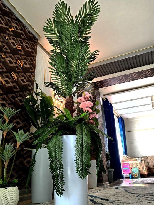 Искусственные цветы. Палма.. искусственные деревья.