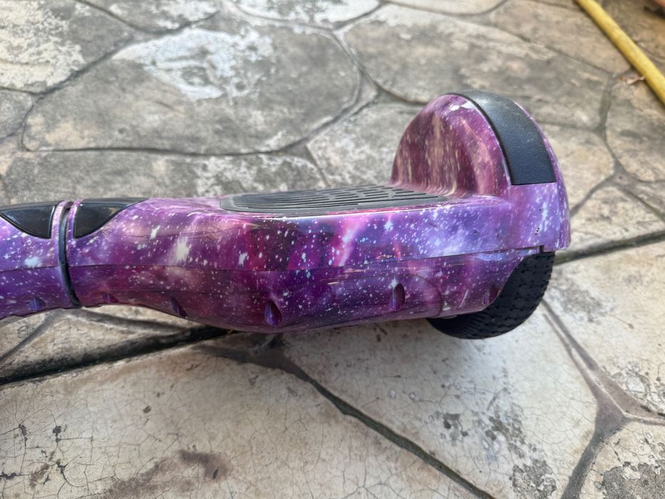 Vând hoverboard Mov Galaxy cu Bluetooth și lumini LED