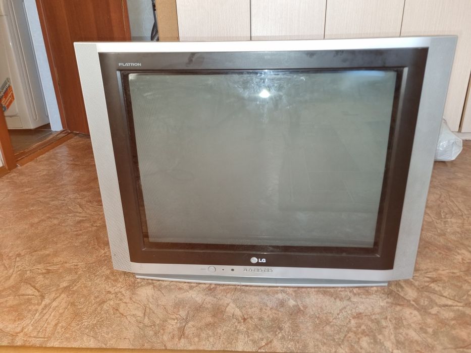 Продам телевизор 72 диагональ