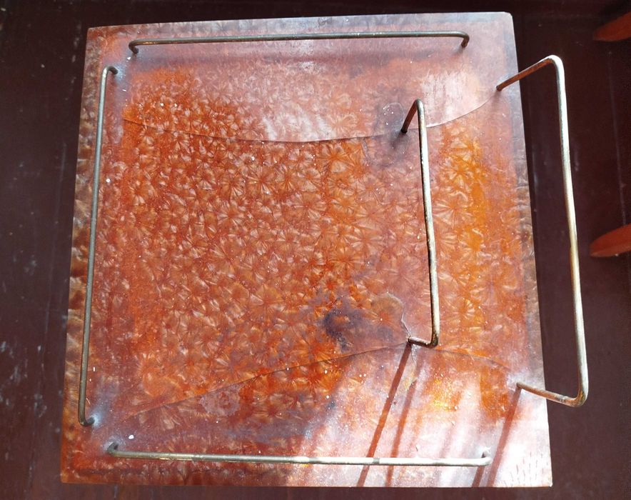 помощна масичка за телефон с месингови елементи- Минералсувенир