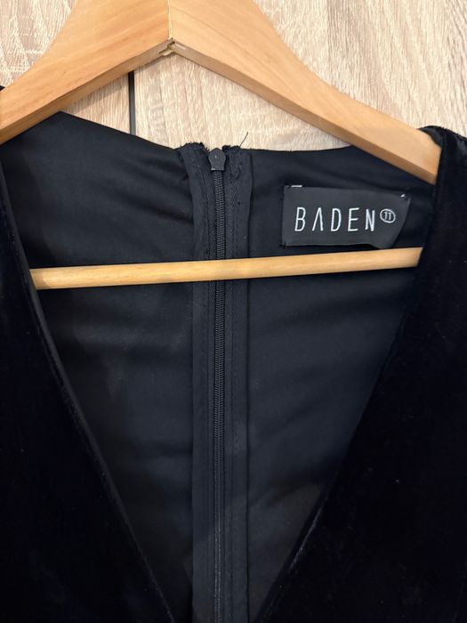 Rochie catifea cu volane Baden11