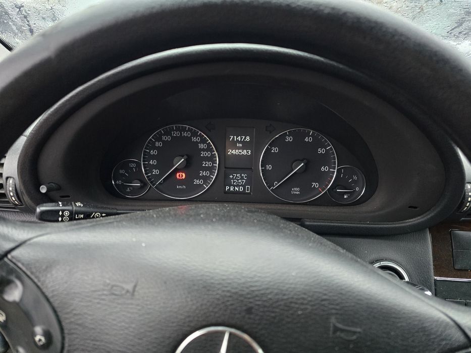 Продавам мерцедес ц200 комресор на части