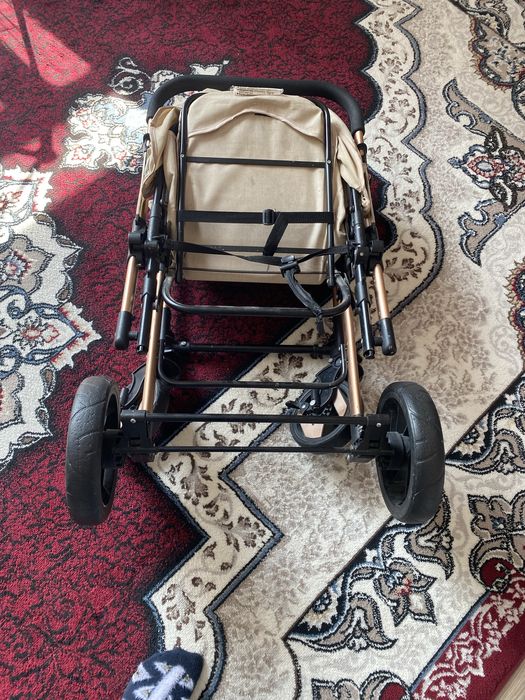 Детская коляска с рождения до трёх лет