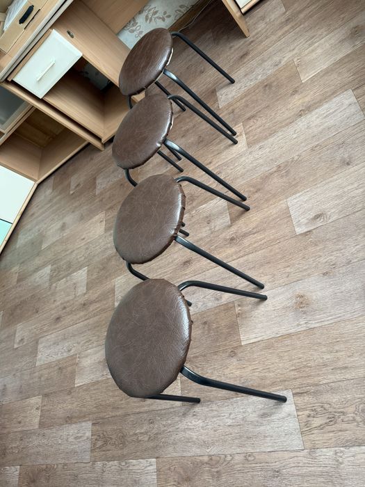 Табуретки 4 штуки