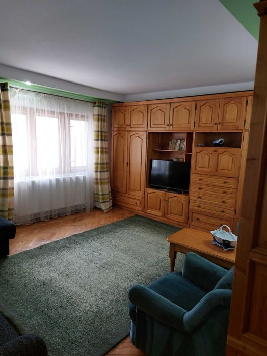 Apartament 3 camere de închiriat