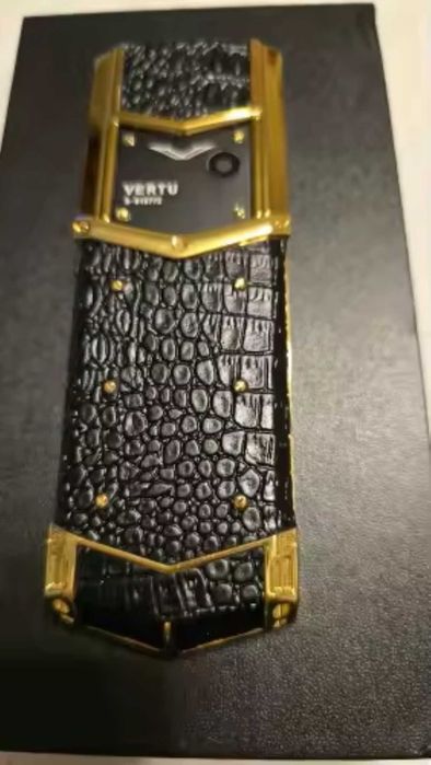 Vertu.Signature Gold + Aligattore Skin, БЕЗПЛАТНА ДОСТАВКА! Два вида кожа! Най - висок клас Р! Чисто нов!