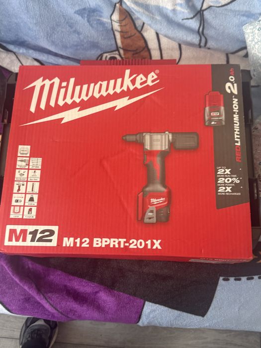 Pistol pentru nituri milwaukee