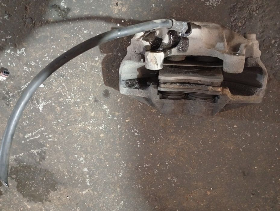 Суппорта с тормозными дисками на Мерседес Е420-430,140