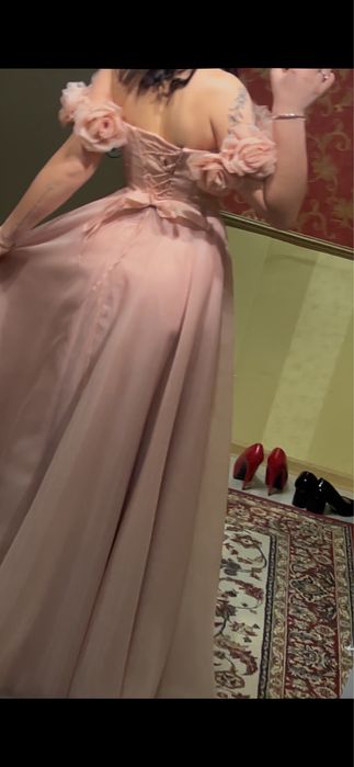 Красива официална рокля-перфектна за повод