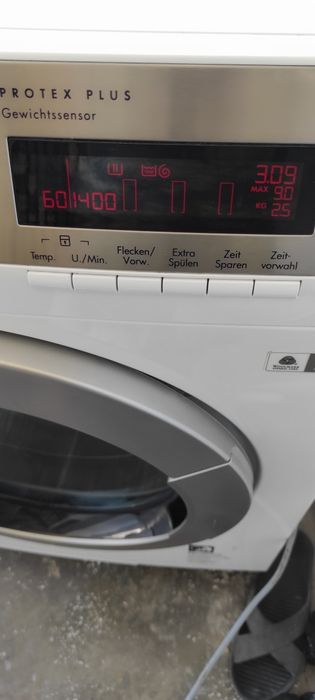 Продавам пералня AEG