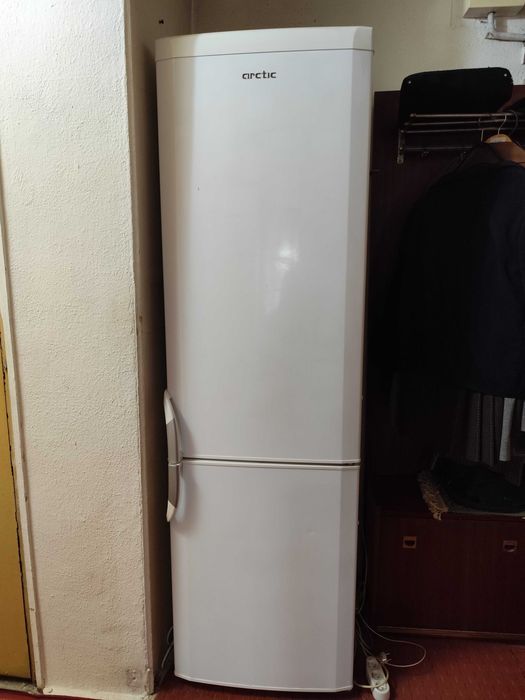 Combina frigorifica Arctic K386, Capacitate 331 L, Clasa A, Alb