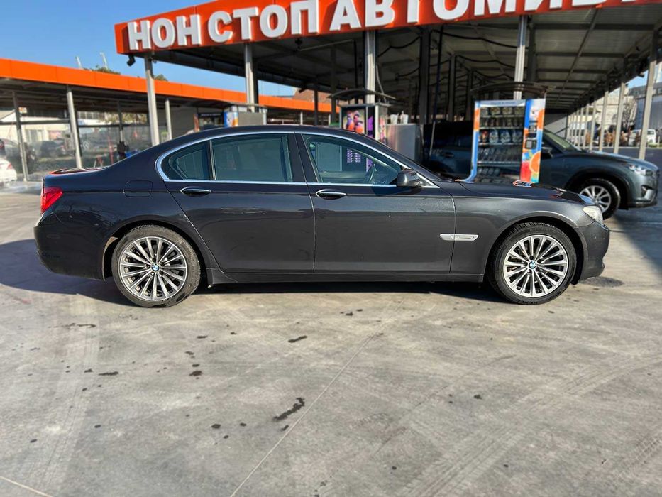 Продавам BMW BMW 740i 2012