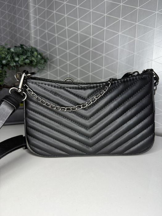 Poseta Yves Saint Laurent