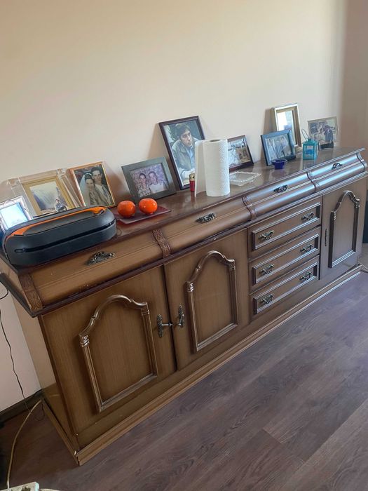 Продавам модулна секция (3 части с витрина) + допълнителен масивен шкаф - бързо взимане - 50 евро