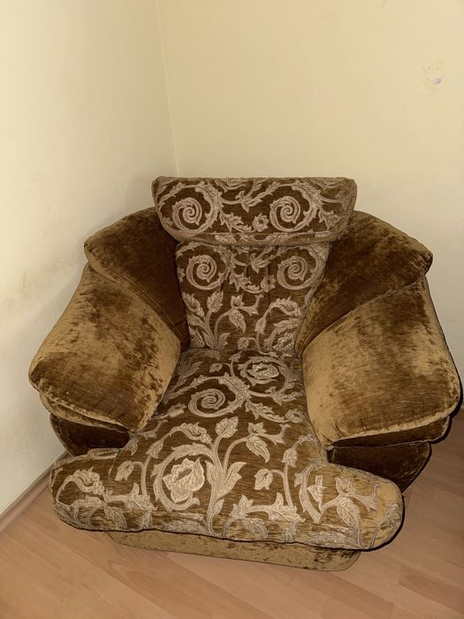 Продам диван и два кресла