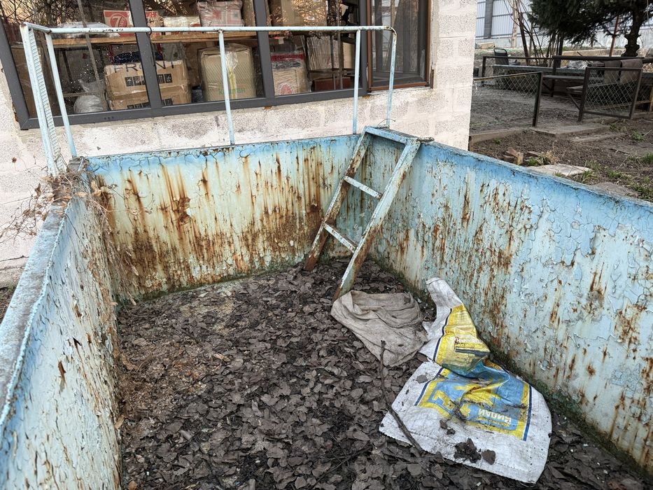 Продам железный бассейн