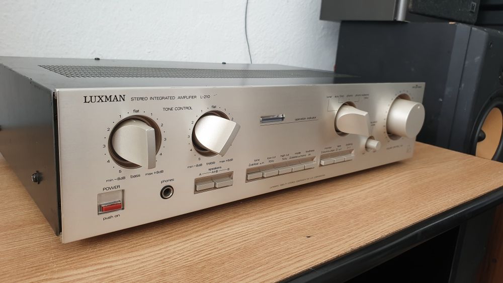 Linie audio Luxman L-210