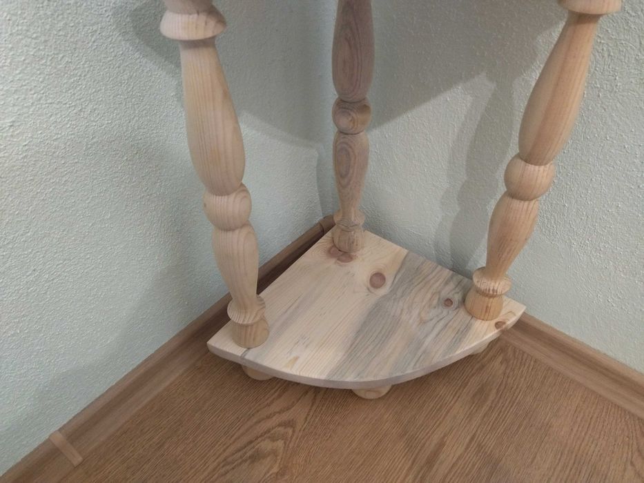 Ретро ъглова етажерка със струговани орнаменти ( НАТУРАЛНА ) !