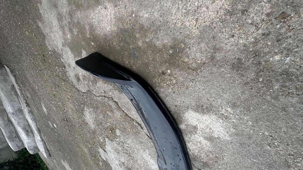 Vând lip de Honda adaptat pe golf 4 și eleron de golf 4 ver1 nou