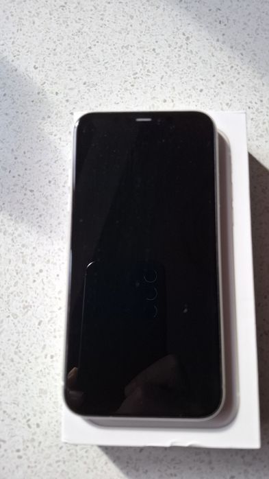 iPhone 11  128 GB