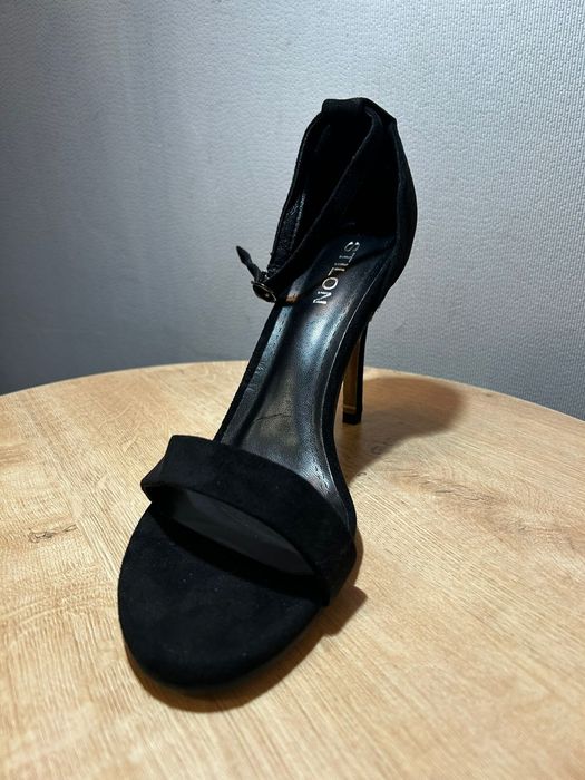 Стильные босоножки