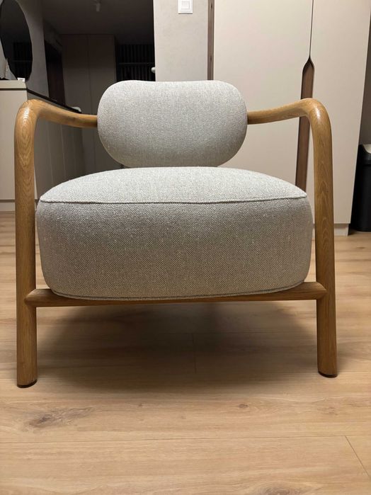 Melqui Бежов фотьойл от масивно дъбово дърво KaveHome