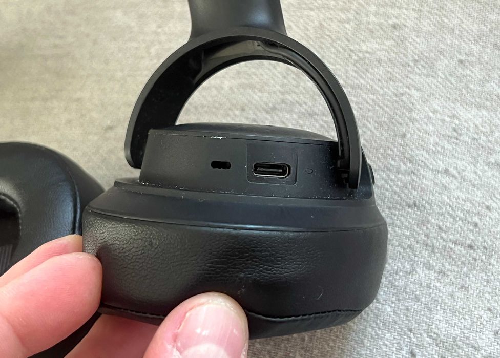 Casti Bluetooth JBL Tune 720BT defecte buton pornire