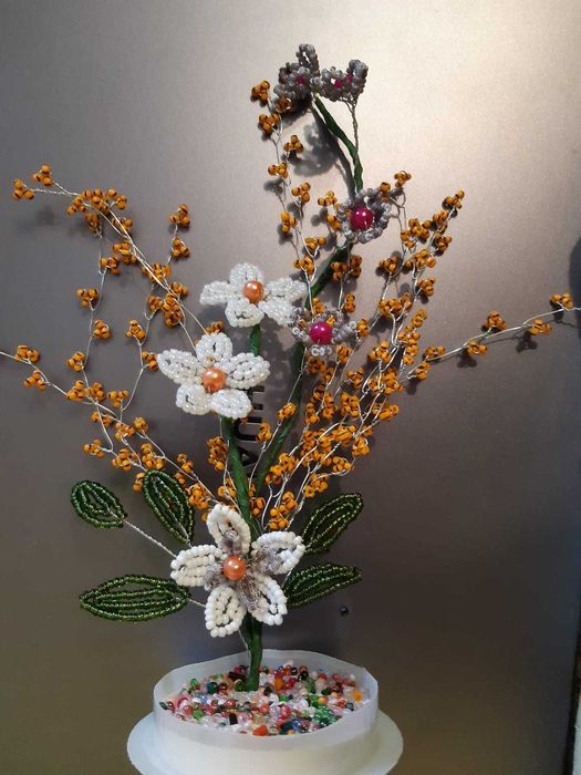 Цветы из бисера на подарок