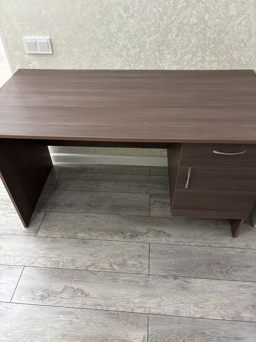 Офисная мебель стол