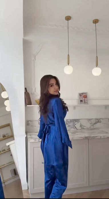 Ideal libos moviy rangda ayollar uchun