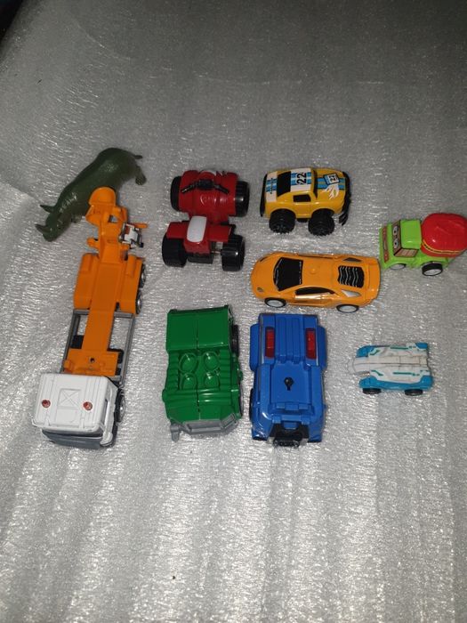 Игрушки детские книжки машинки