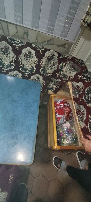 Ugalog stol stul tez va arzon sotiladi oshxonaga