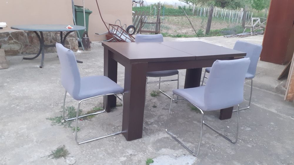 Vând 3 mese cu 4 și 6 scaune