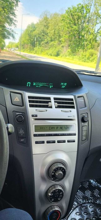 Toyota yaris de vanzarr