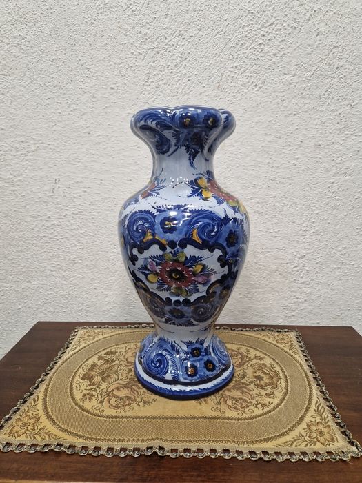 Португалска ваза за цветя