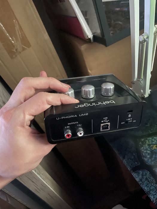 Behringer U-Phoria um2 внешняя звуковая карта