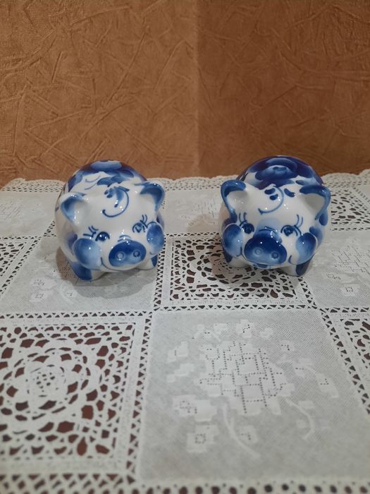 Фарфоровые фигурки Гжель. Состояние коллекционное.  Размер 10х7см. Цен