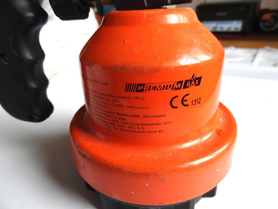 Компактна газова горелка. Работи с еднократна газова бутилка от 190 г.