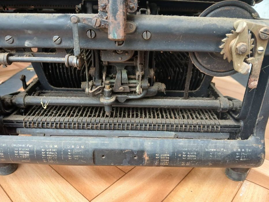 Стара пишеща машина