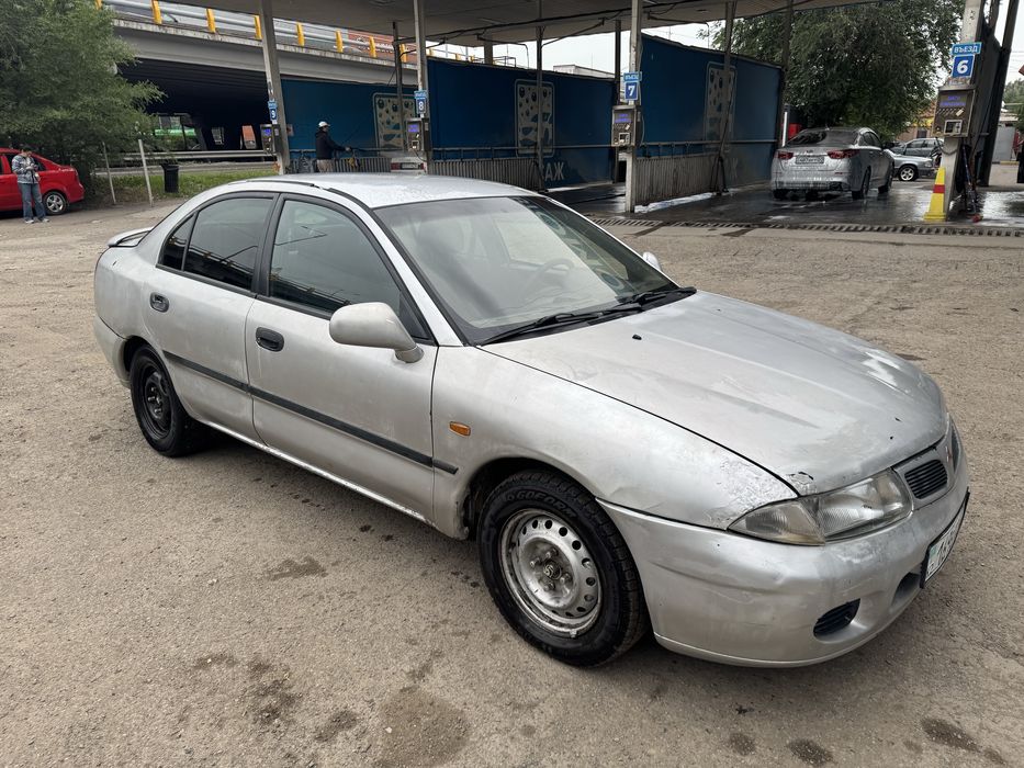 Mitsubishi Carisma 1997 Митсубиси